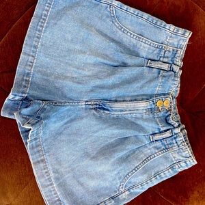 American Eagle adorable pleated shorts